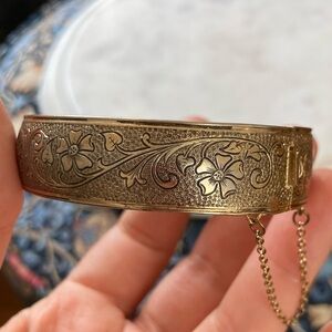 Antique/Vintage Victorian Engraved Hinged Bangle Bracelet